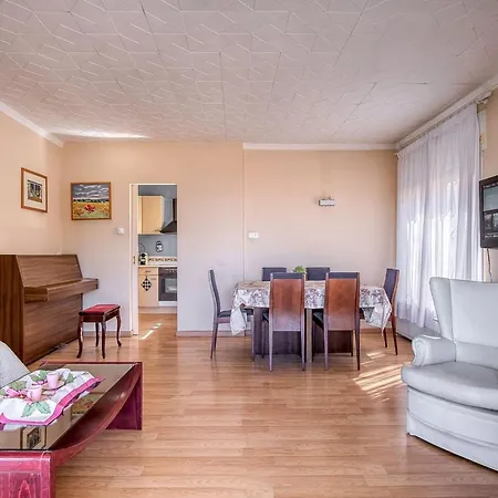 Pretty With Balcony Holiday home *