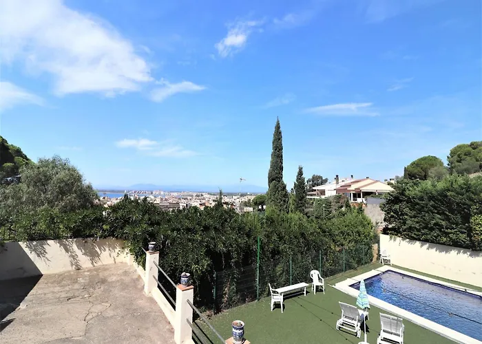 Vakantiehuis House In With Pool Near La Punta *