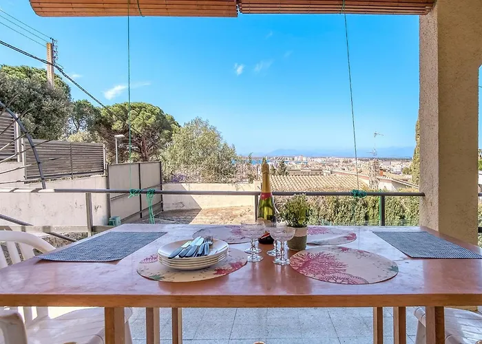 House In With Pool Near La Punta Roses