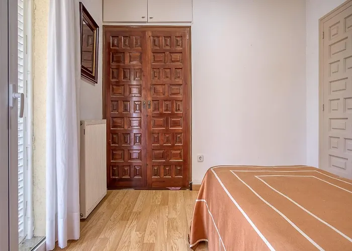 Vakantiehuis House In With Pool Near La Punta Roses
