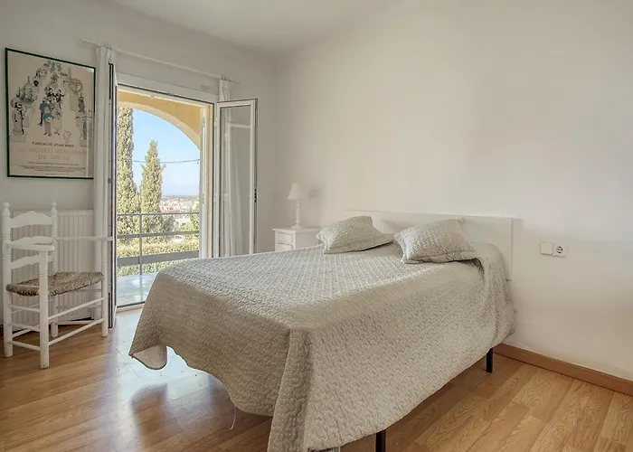 Vakantiehuis House In With Pool Near La Punta Roses