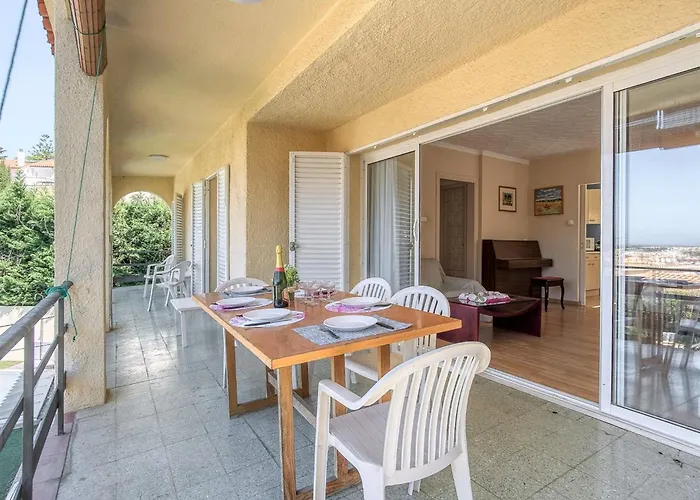 Vakantiehuis House In With Pool Near La Punta